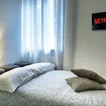 Roomy 6 Guests, City Launchpad, 30Mts To Loreto M1 M2