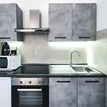 Roomy 6 Guests, City Launchpad, 30Mts To Loreto M1 M2